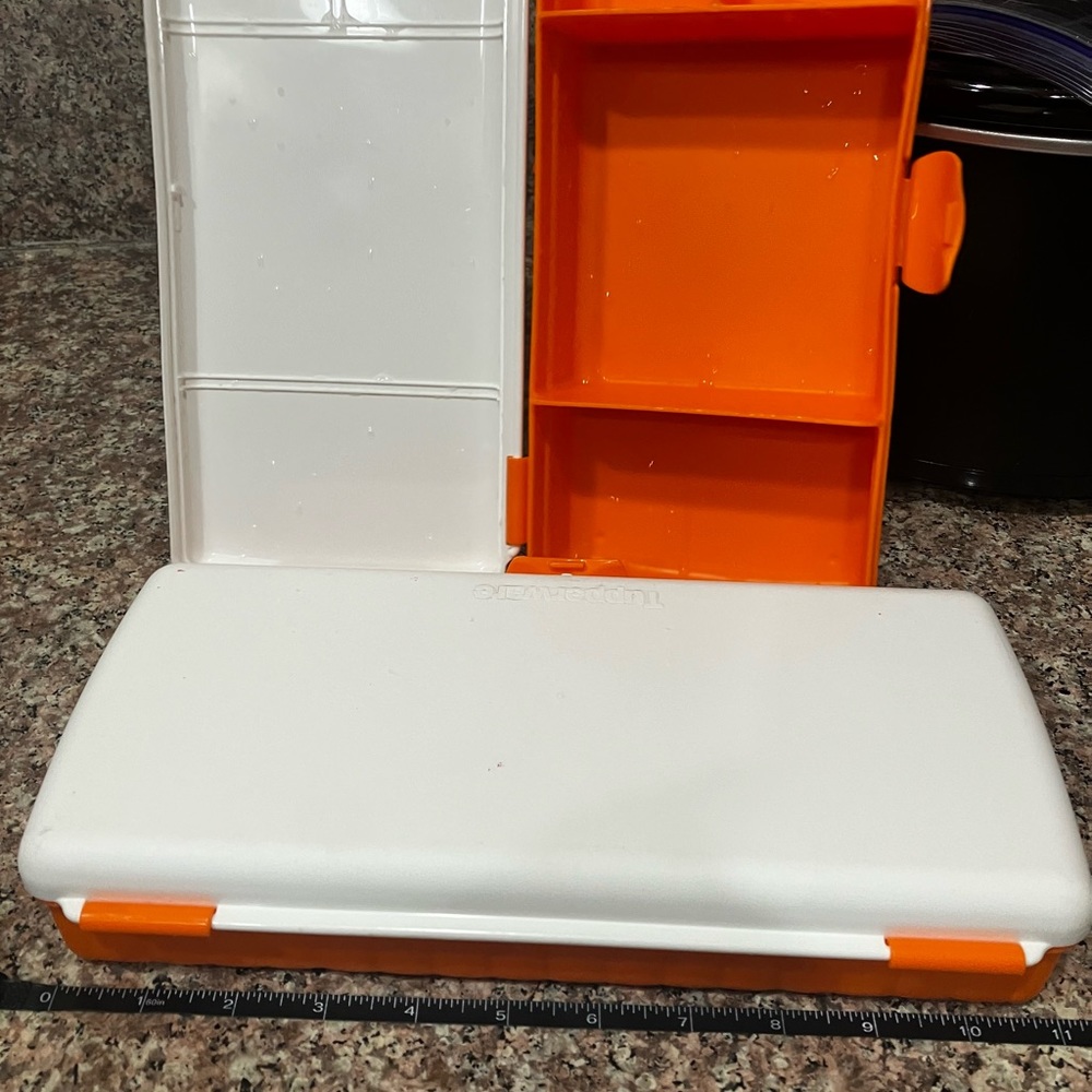 Tupperware lunch box - Picture 2 of 3